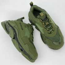 Balenciaga Triple S sneakers med klar såle unisex skinn og mesh oliven